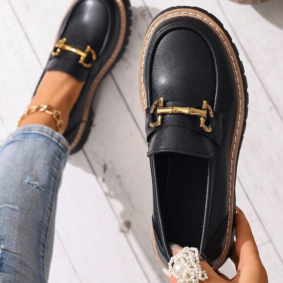 Black Casual Women's Platform Loafers with Metal Chain - Picture 1 of 6